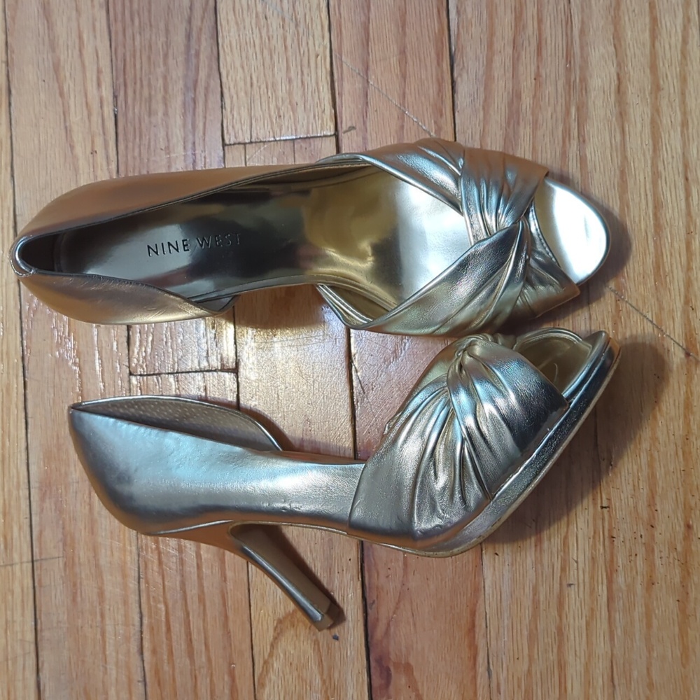 Nine West Gold Open Tow Pumps size 8.5